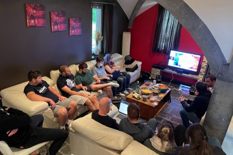 Photo of the webstanz team in a living room