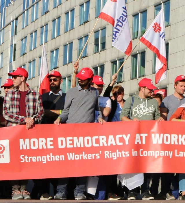 personnes-manifestation-syndicat-etuc