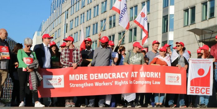 personnes-manifestation-syndicat-etuc